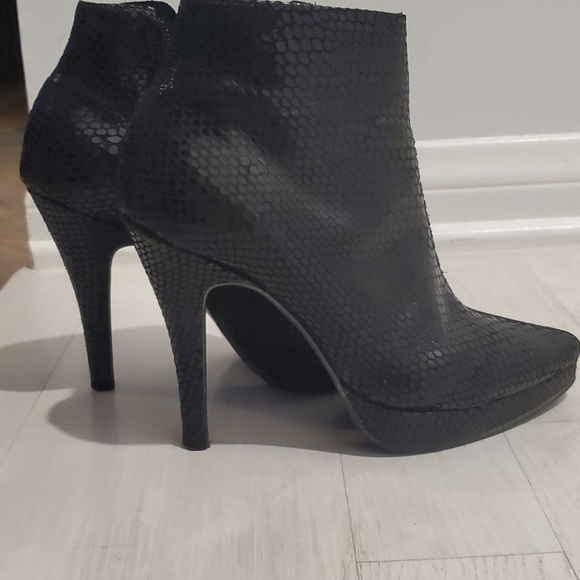 Steve Madden Booties - Picture 2 of 4